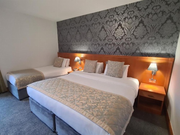 Leitrim Marina Hotel image 15